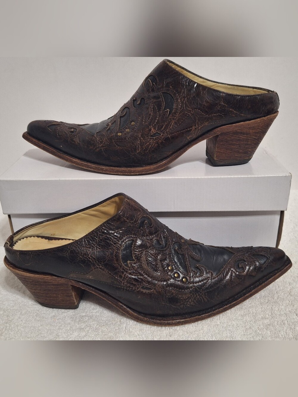 Corral Western Embroidered Studded Leather Mule Cuban Heel Snip Toe Women's 10
